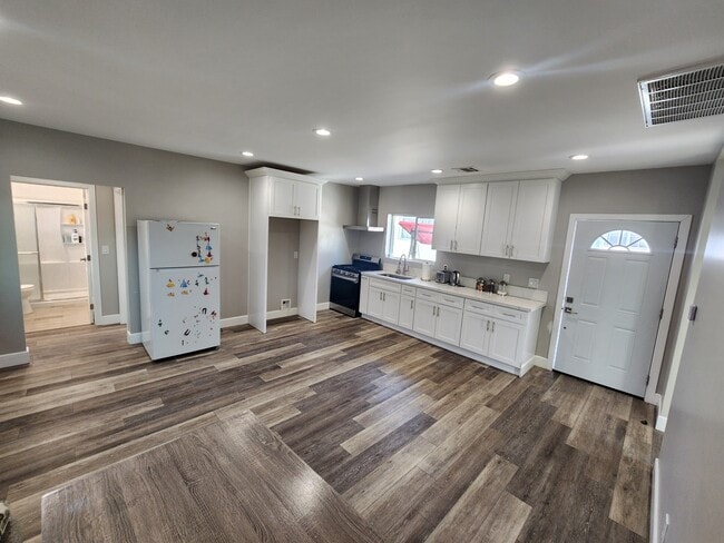 Building Photo - 9309 Dorrington Pl Unit A