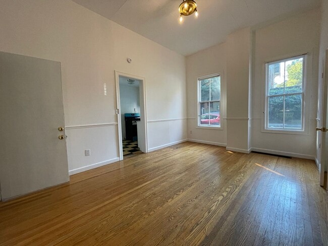 Photo - Office Suites in NW Nob Hill/Alphabet Dist... Unidad 2050