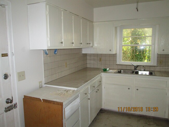 Photo - 2980 Wanda Cir SW