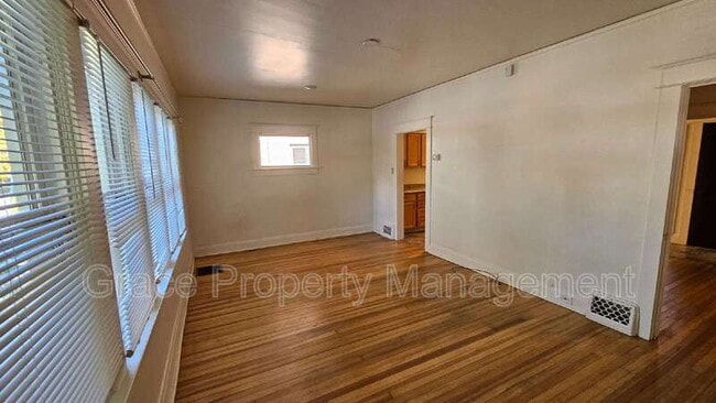 Photo - 842 Jackson St