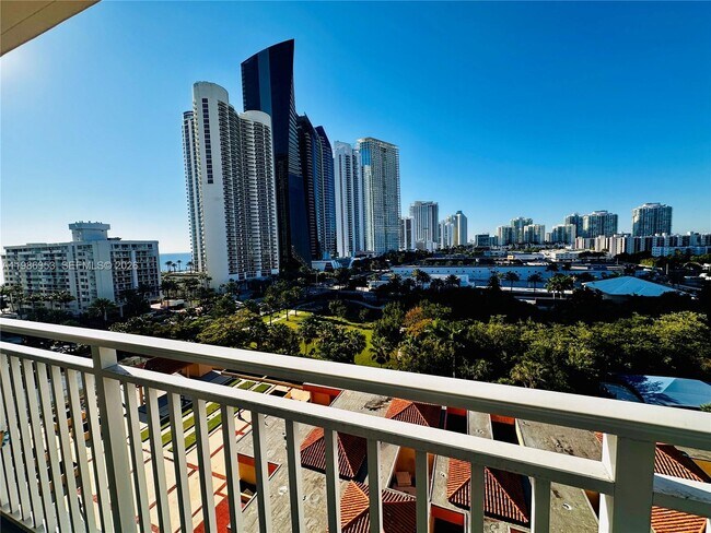 Photo - 210 174th St Unidad 1104