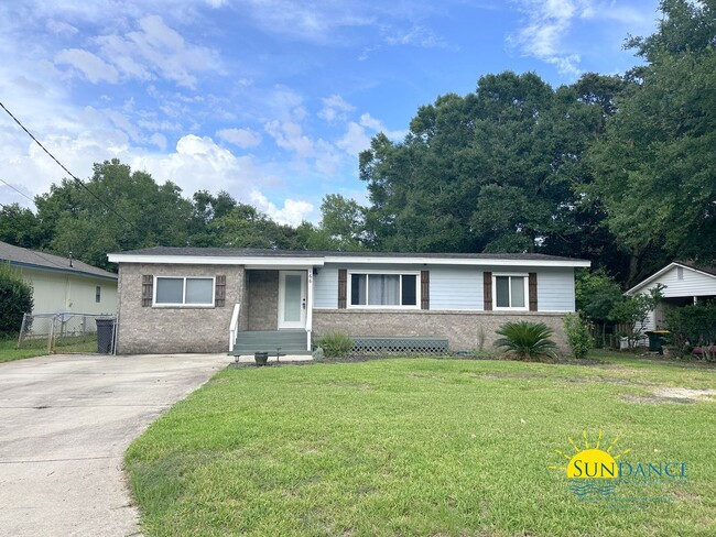 Building Photo - Beautiful 3 Bedroom Home in Fort Walton Beach!