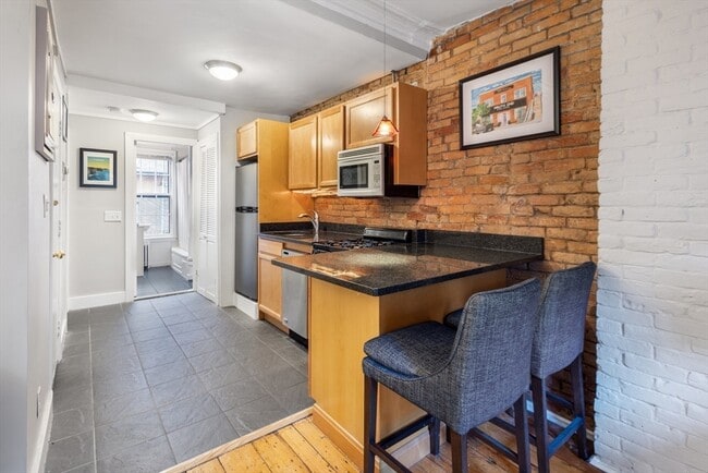 Building Photo - 33 Gray St Unit #2 Rental