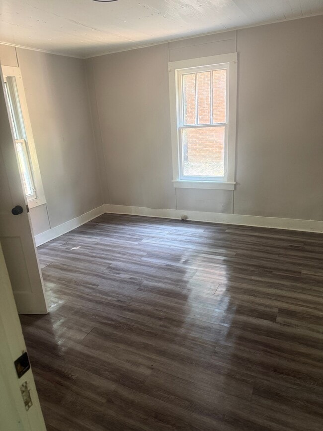 Photo - 144 Midland St
