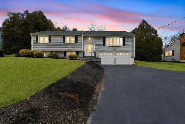 Photo - 38 Juniper Ln