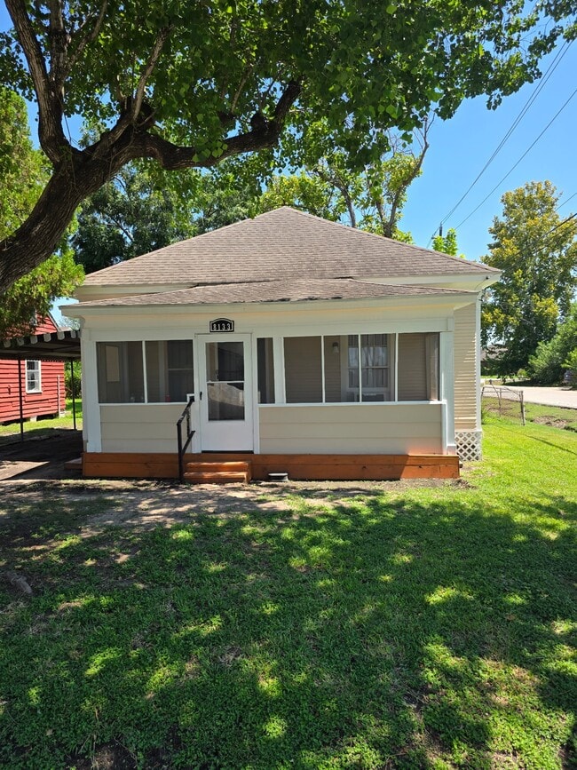 Building Photo - 8133 Brandon St