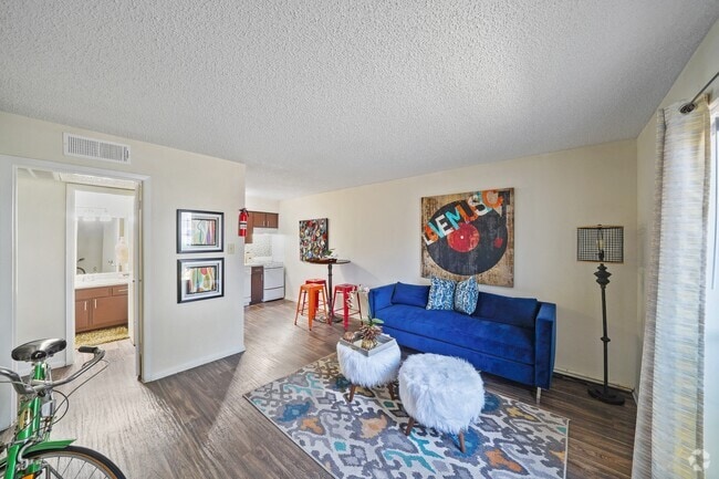 Building Photo - Oaks of Denton Rental