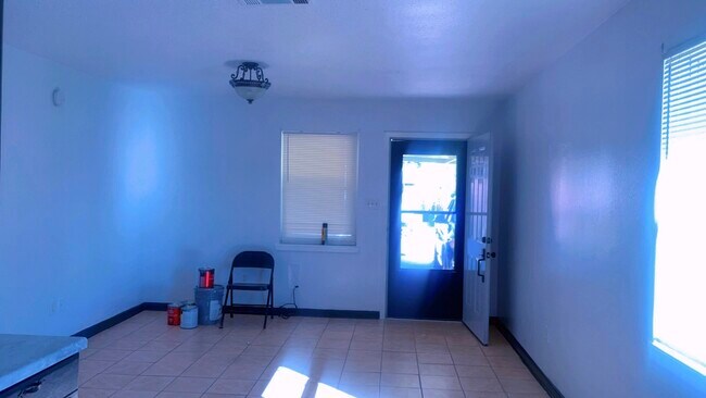 Photo - 4856 Dale St