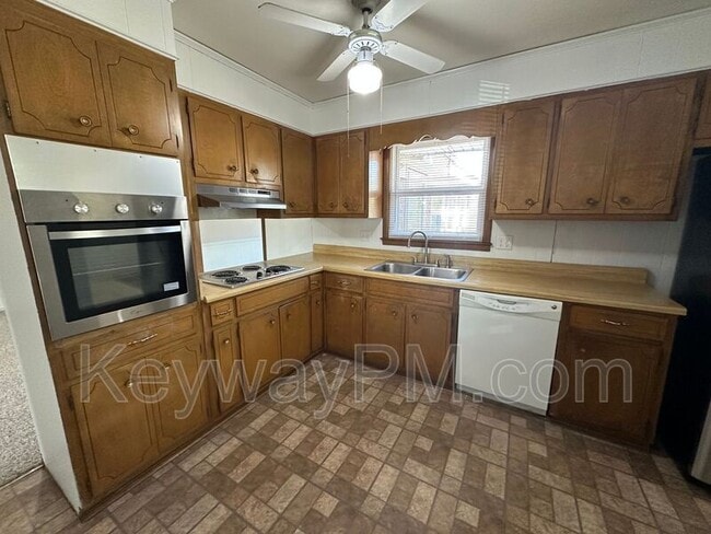 Photo - 4431 Roxbury Dr