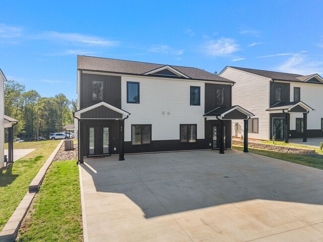 Building Photo - Charming 3 Bedroom Home in Spartanburg – Modern Upgrades & Stylish Finishes