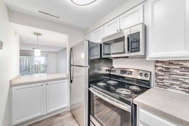 012-884ThurberDriveWest-Columbus-OH-43215-full-scaled - Village West