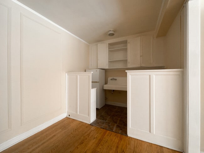 1211 W Elmdale Ave Unit J2