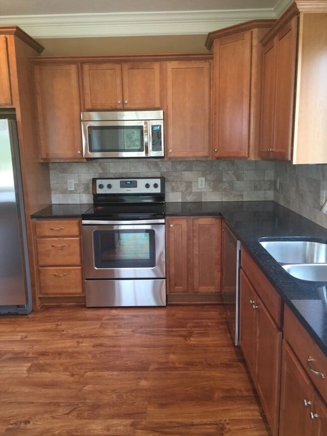 Photo - 3 bedroom 2 1/2 bath house for rent