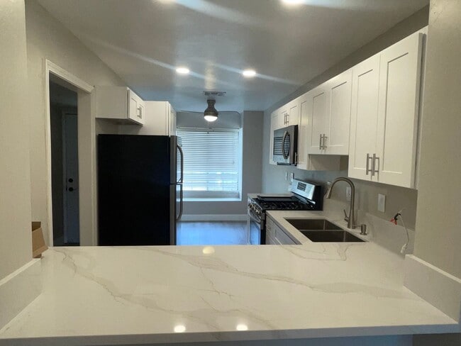 Building Photo - Updated 2 Bedroom, 2.5 Bath Condo Includes...