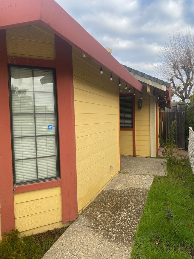 Photo - A Must See Roseville 3 Bedroom, 2 bath Home