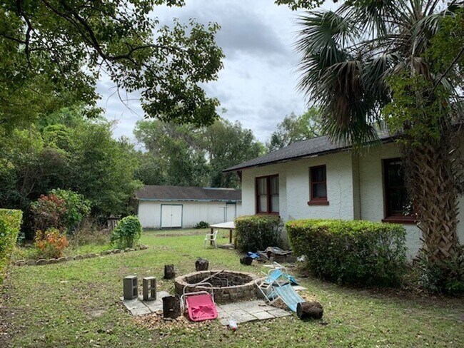 Photo - Beautiful 3 Bedroom, 1 Bathroom House