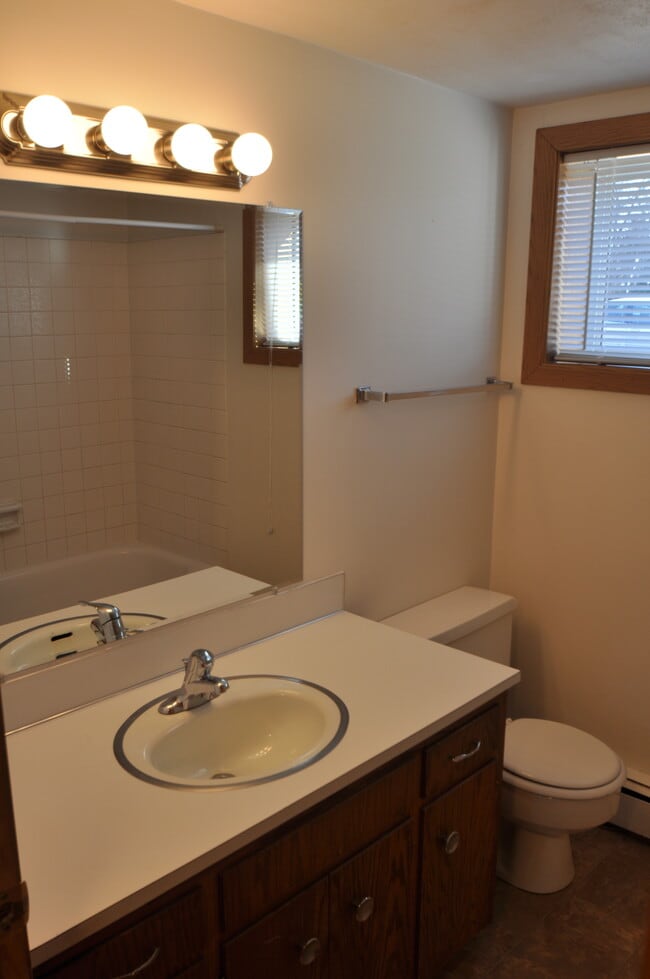 1320-2 - Skaff Apartments Moorhead