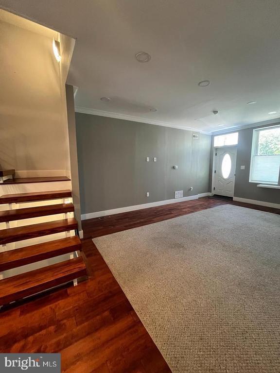 Photo - 2244 St Albans St