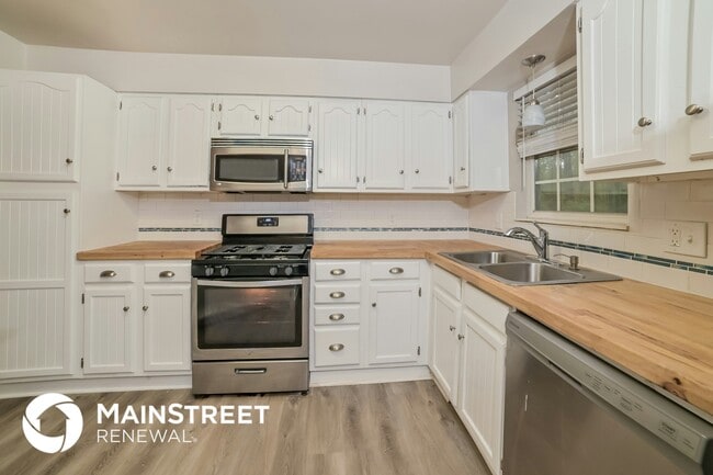 Photo - 165 Cedar Cir