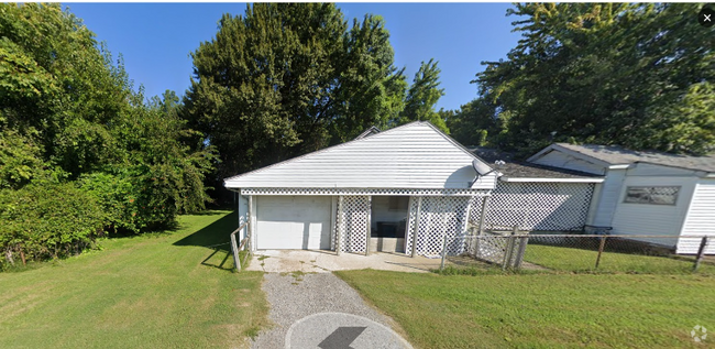 Building Photo - 901 W Cherry St Rental