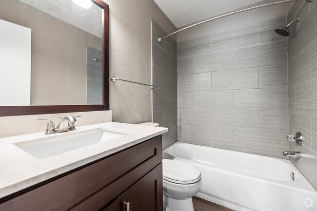 2BR, 2BA - 862SF - 1st Bathroom