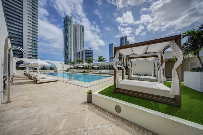 Metro Edgewater apartments — community photo