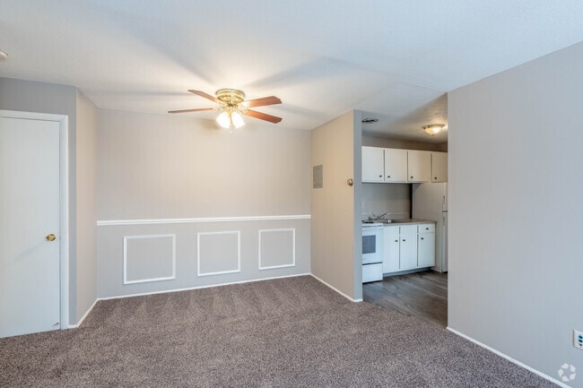1BR,1BA - 554SF - Dining Area