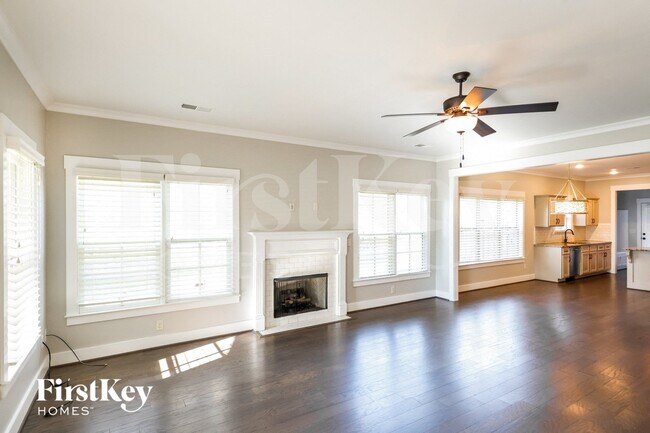 Photo - 1017 Edgewater Ln