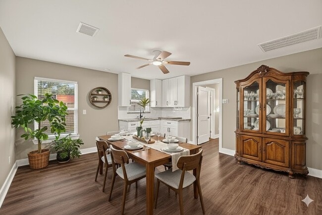 Photo - 2103 Woodway Dr