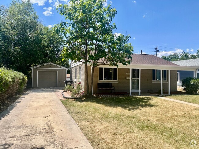 Building Photo - Cute 3 bed 2 bath home in Lowry!!