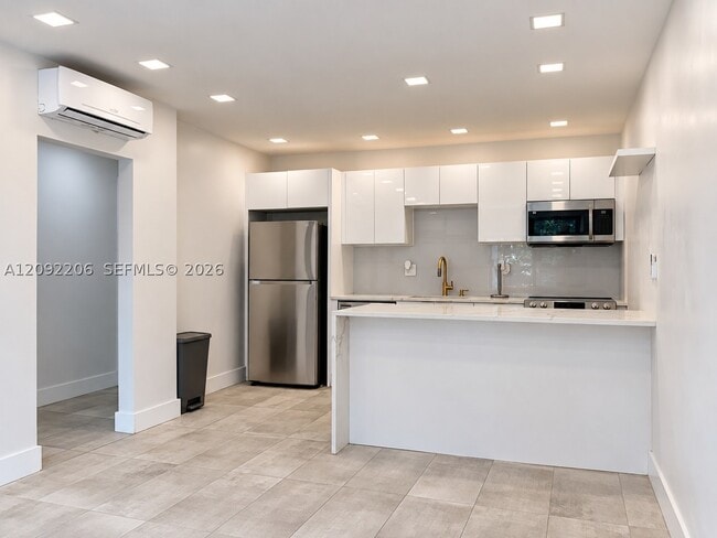 551 NE 26th St Unidad w