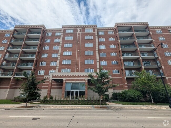 Building Photo - 650 S River Rd Unit 5 Rental