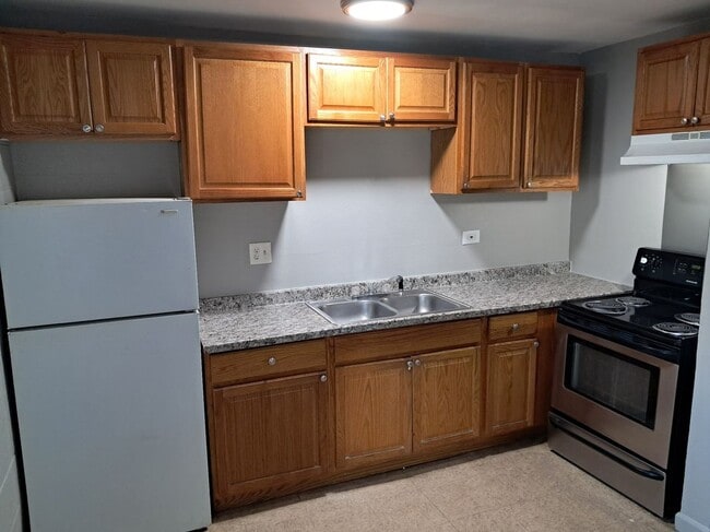 Photo - 1600 Clinton St