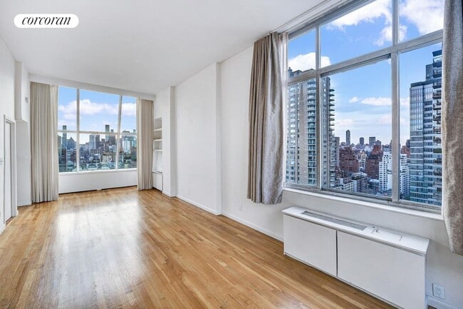 Photo - 343 E 74th St