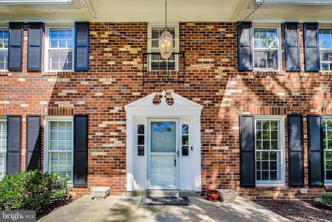 Building Photo - 1718 Crestview Dr Rental