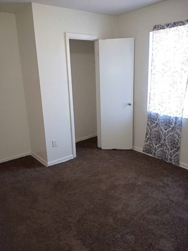 Photo - 705 S Van Buren St