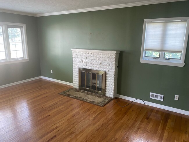 Photo - 3 Bedroom 1.5 Bathroom Single Family Home ...