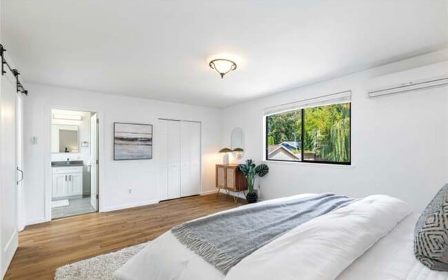 5636 49th Ave SW