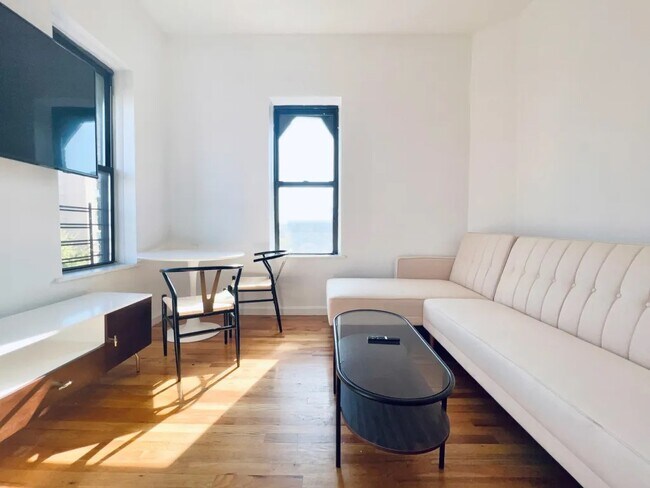 Photo - Furnished room/NOT APARTMENT Unit 4R