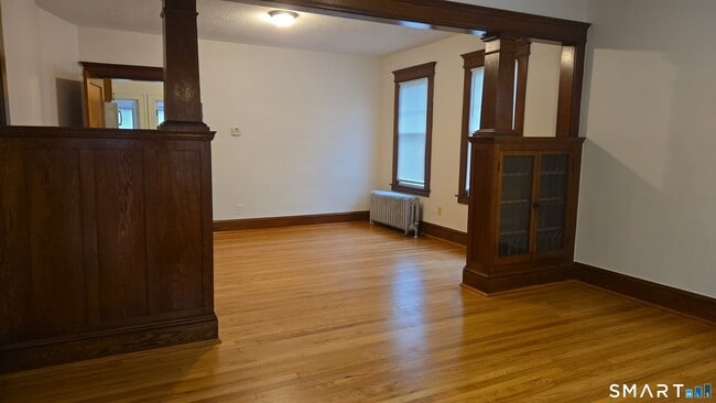 Building Photo - 8-10 Freeman St Unit 2nd Fl