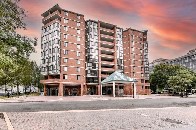 Building Photo - 1001 N Randolph St Unit #723