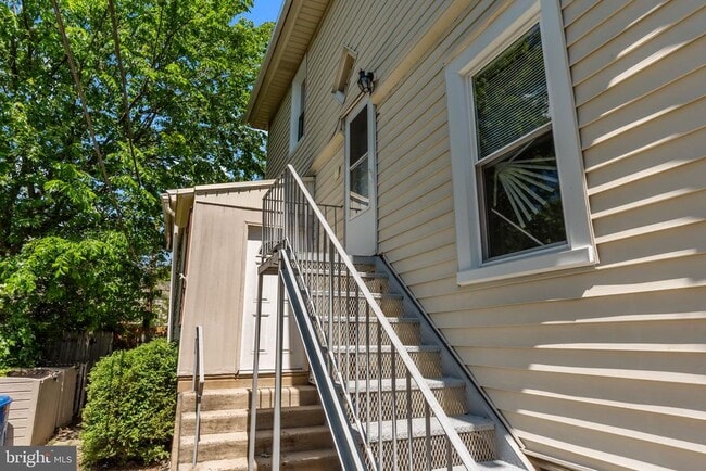 Photo - 9234 Walker St