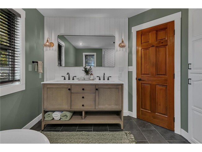 Photo - 501 Riverside Ave N