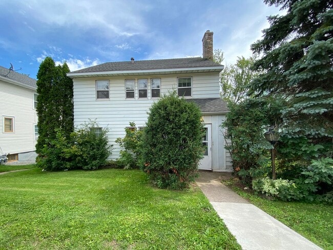 Building Photo - 908 E 4th St Unit 1