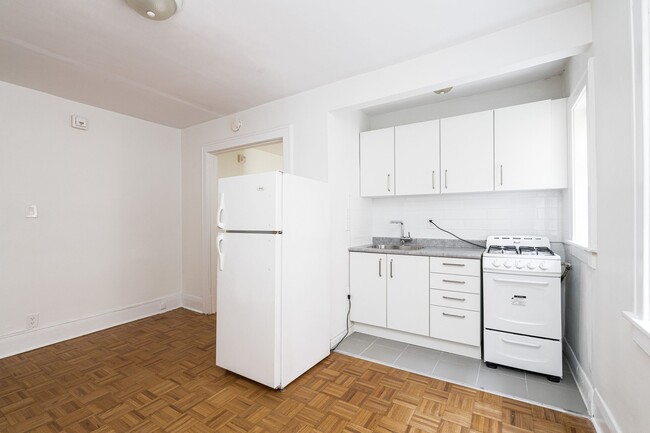 Building Photo - 28 Balmoral Avenue Unit 204