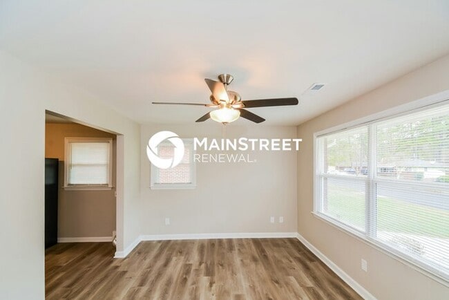 Photo - 3 Bedroom Pet-Friendly Home in Durham, NC with Main Street Renewal