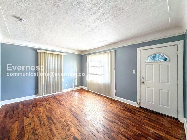 Photo - 18251 Brady St