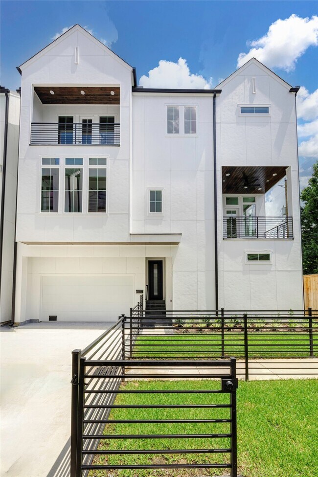 Photo - 1911 Lauderdale St