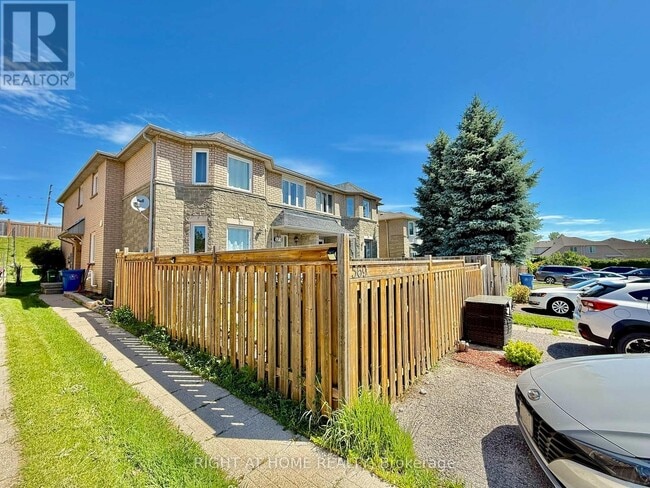 Photo - 569 Walpole Crescent