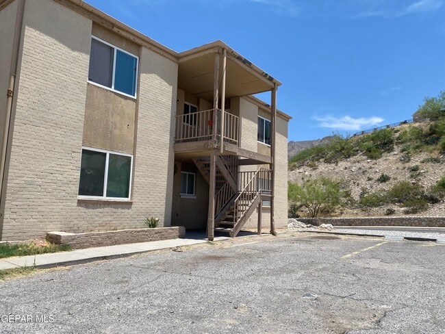 Building Photo - 5200 Carousel Dr Unit 1